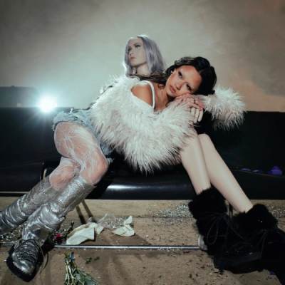 Snow Wife, What Do Girls Do? [📷: SNOWGLOBE]