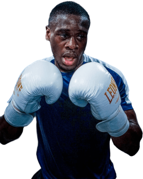 A man with boxing gloves [📷: Thomas Ronveaux from pexels.com]